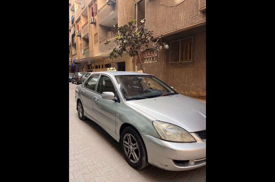 Lancer Puma Mitsubishi ذهبي