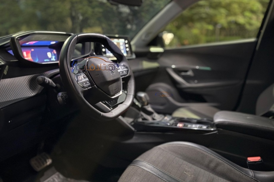 2008 Peugeot أسود