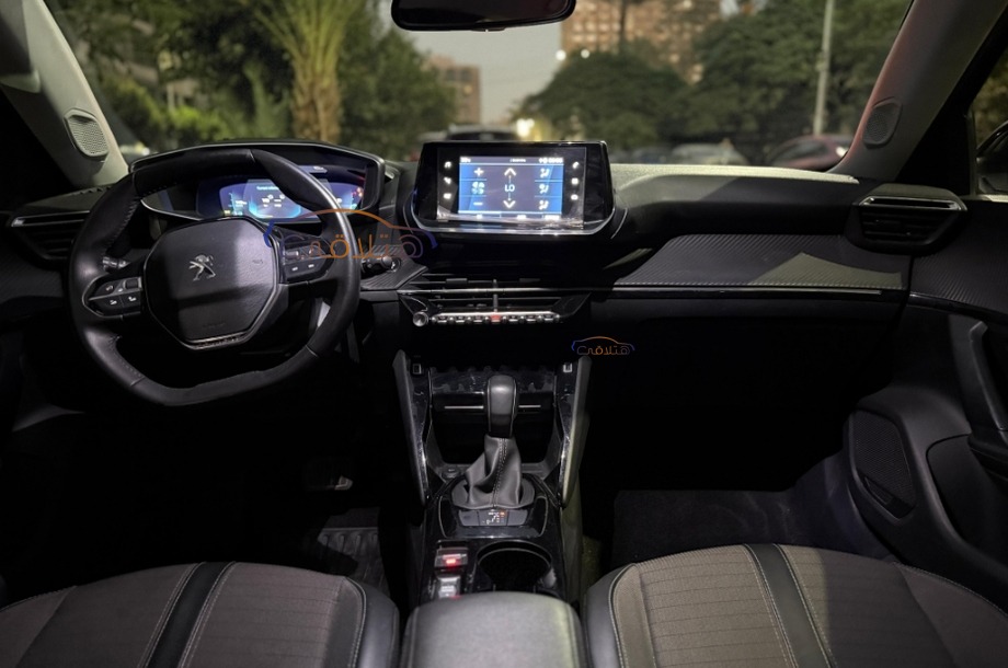 2008 Peugeot أسود