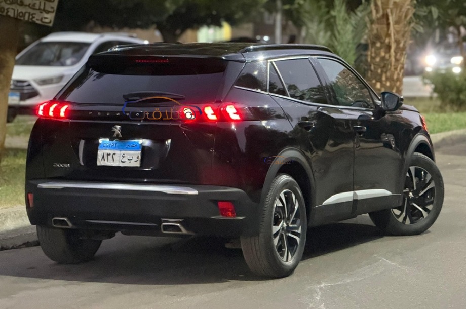 2008 Peugeot أسود