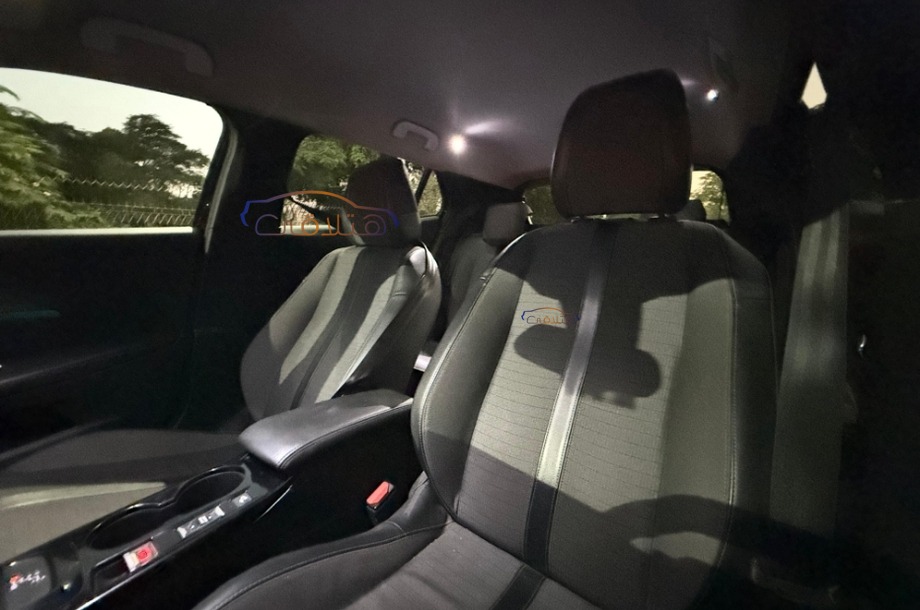 2008 Peugeot أسود