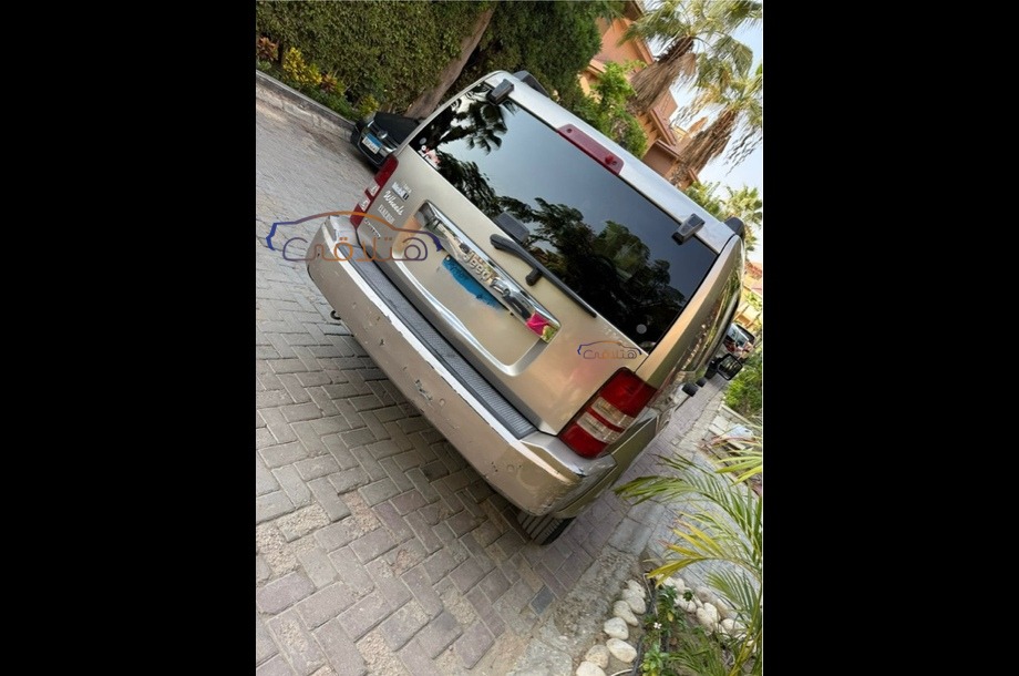 Cherokee Jeep فضي