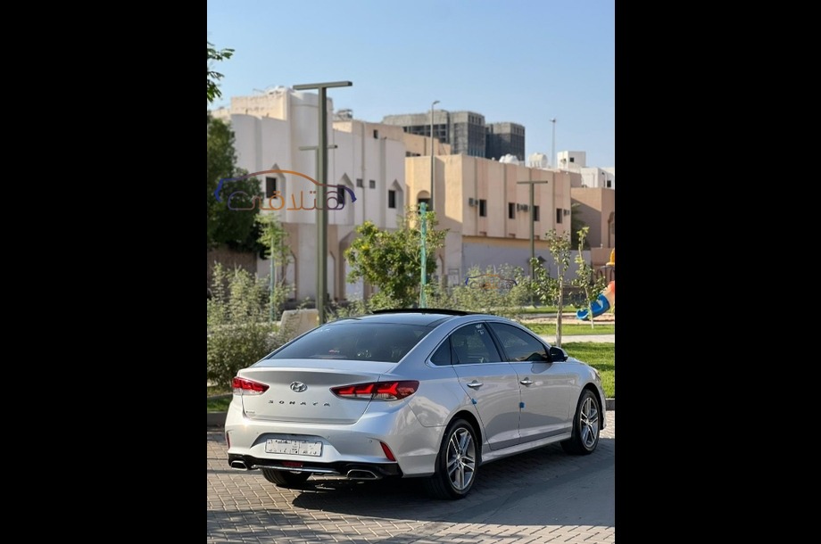 Elantra Hyundai فضي