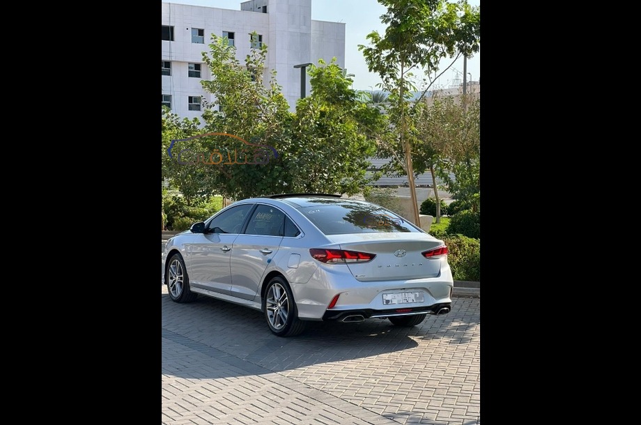 Elantra Hyundai فضي