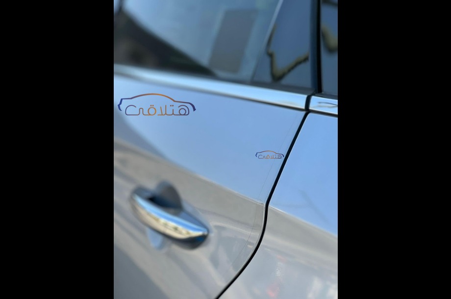 Elantra Hyundai فضي