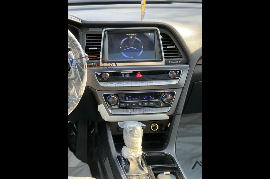 Elantra Hyundai فضي