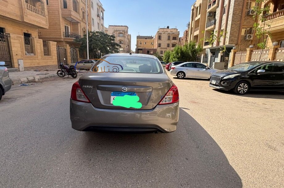 Sunny Nissan بني