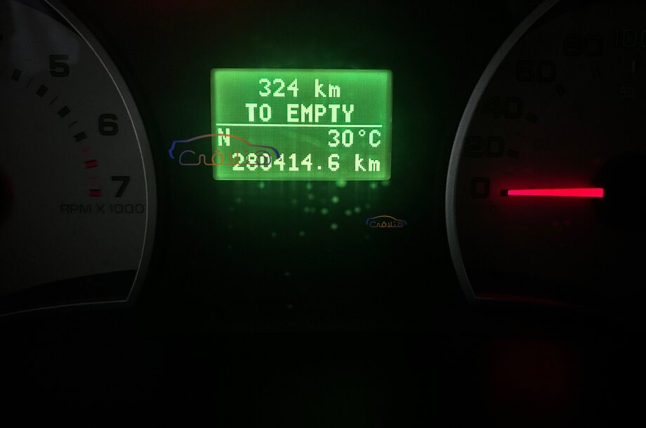 Explorer Ford أبيض