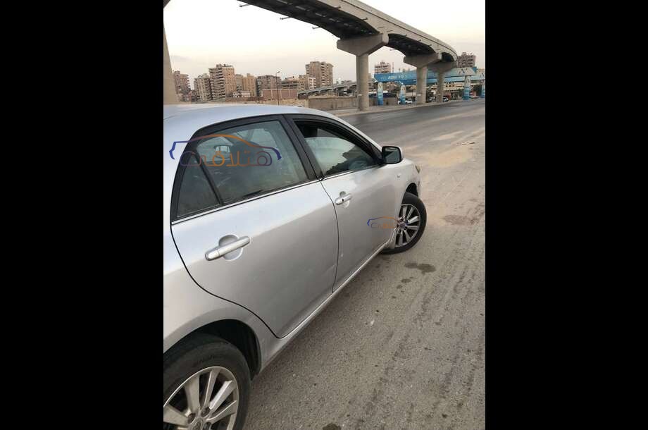 Corolla Toyota فضي