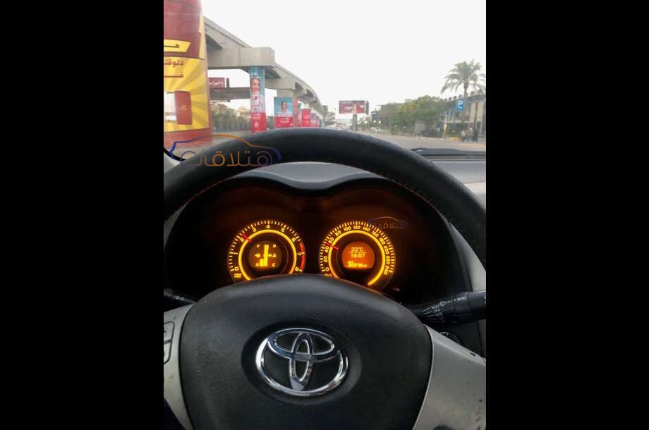 Corolla Toyota فضي