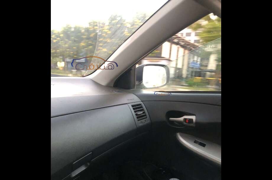 Corolla Toyota فضي