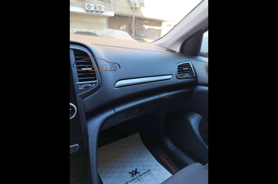 Megane Renault أبيض