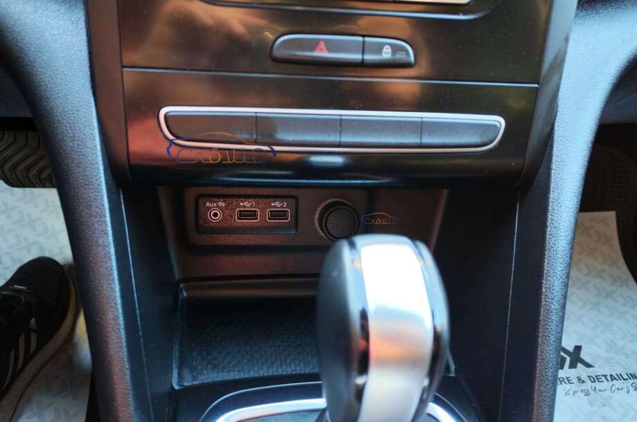 Megane Renault أبيض