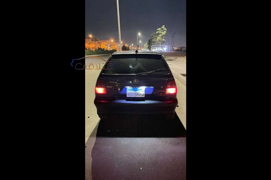 Felicia Skoda الأزرق الداكن