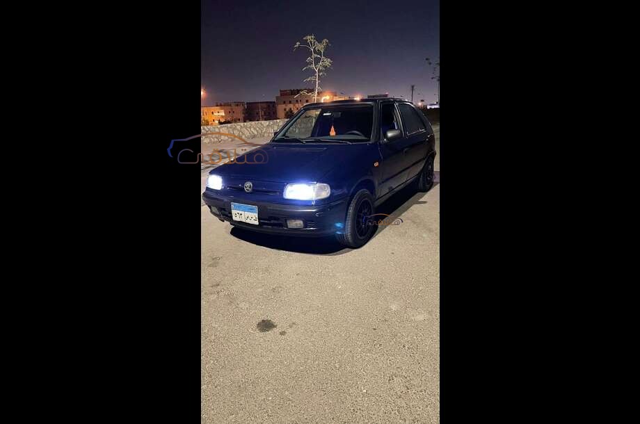 Felicia Skoda الأزرق الداكن