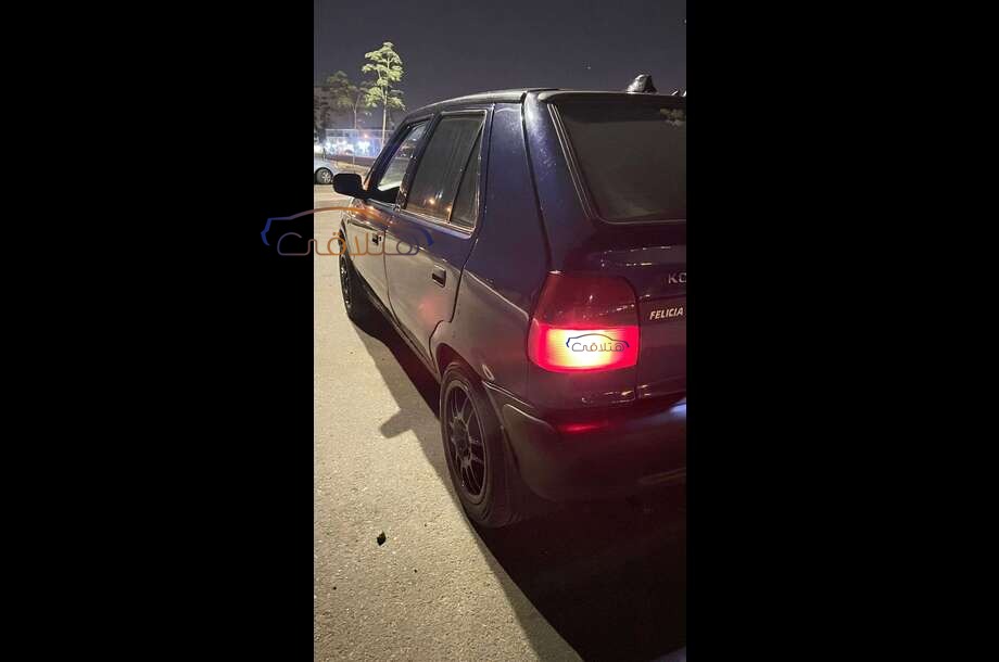 Felicia Skoda الأزرق الداكن