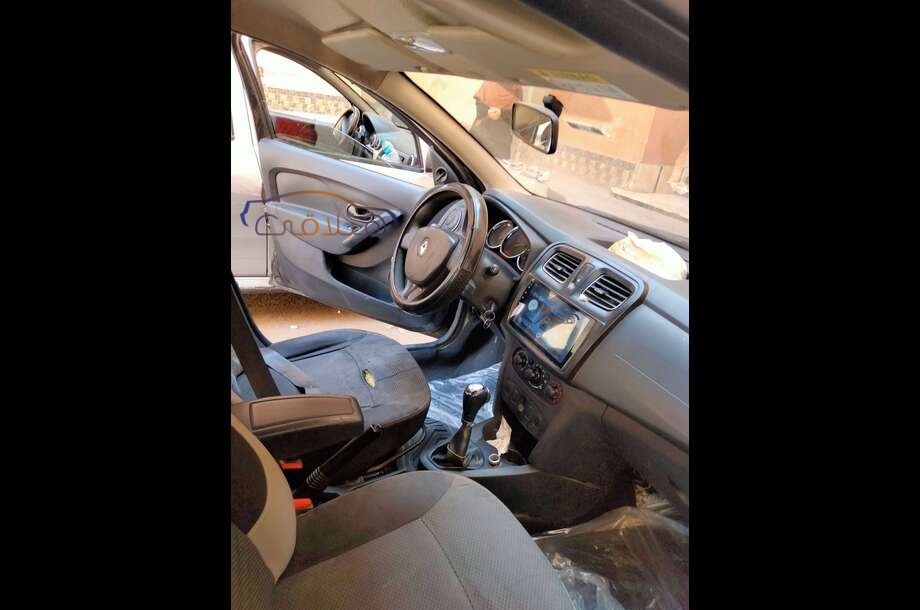 Logan Renault أسود