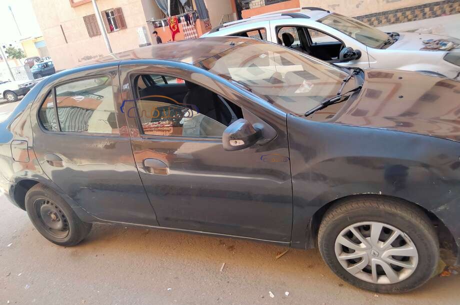 Logan Renault أسود