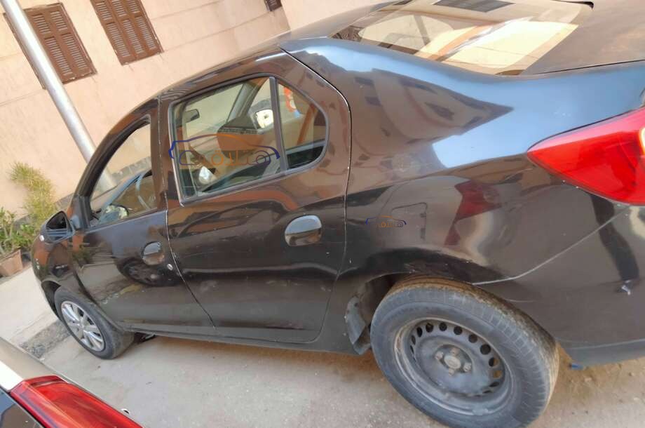 Logan Renault أسود