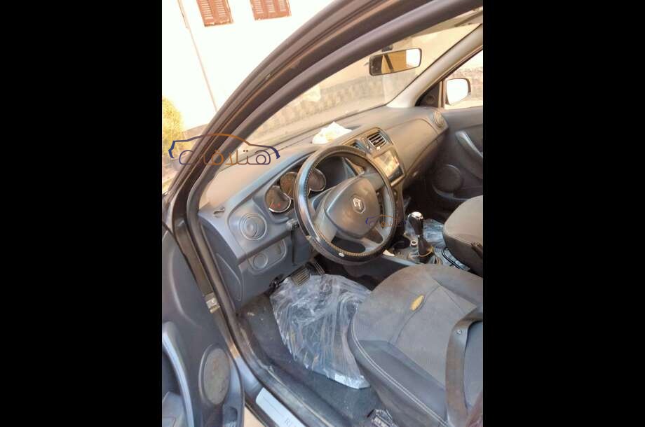 Logan Renault أسود