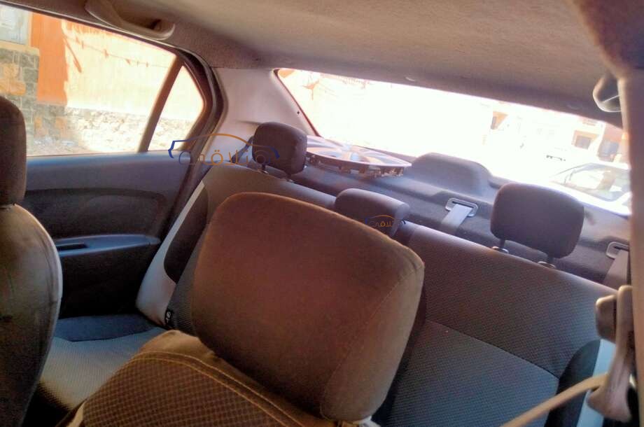 Logan Renault أسود