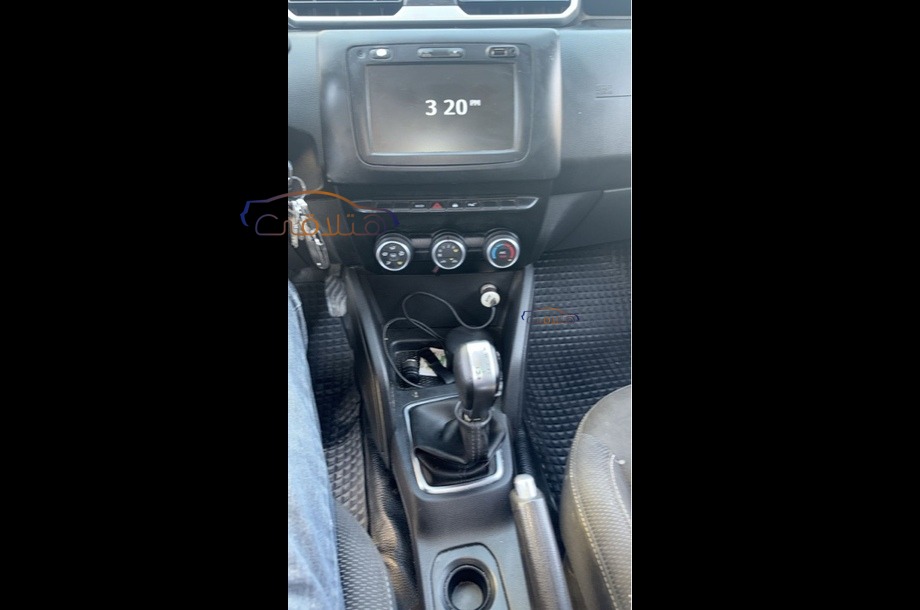 Duster Renault برونزي