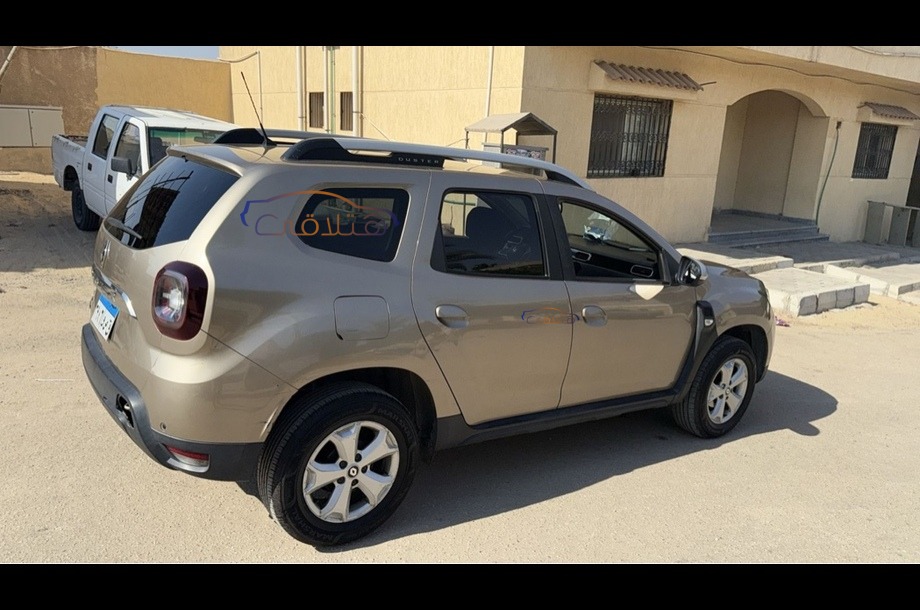 Duster Renault برونزي