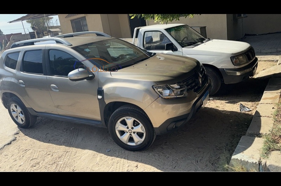 Duster Renault برونزي