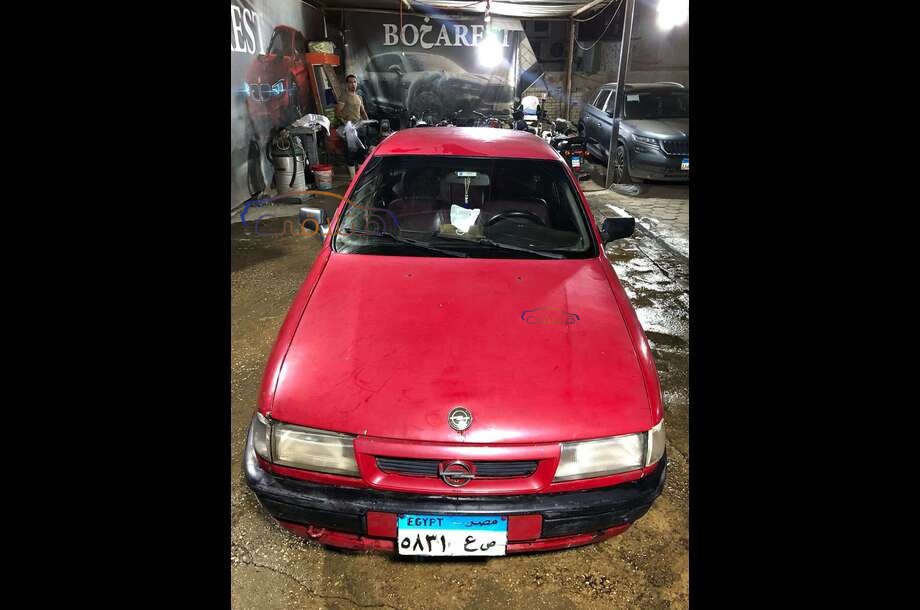 Vectra Opel احمر