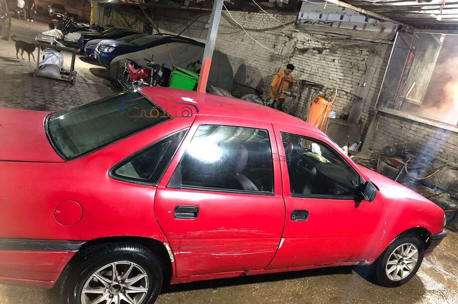 Vectra Opel احمر