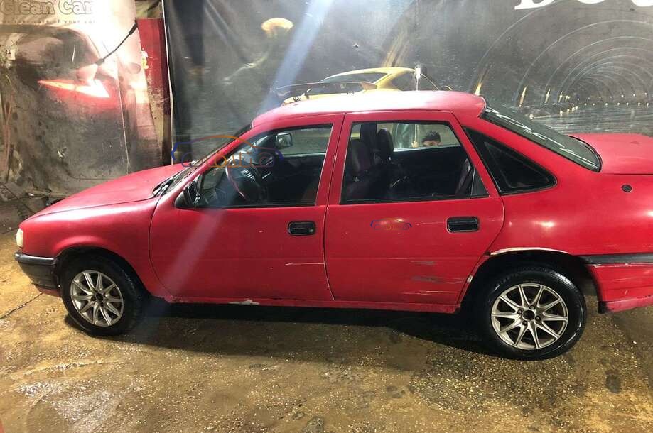 Vectra Opel احمر