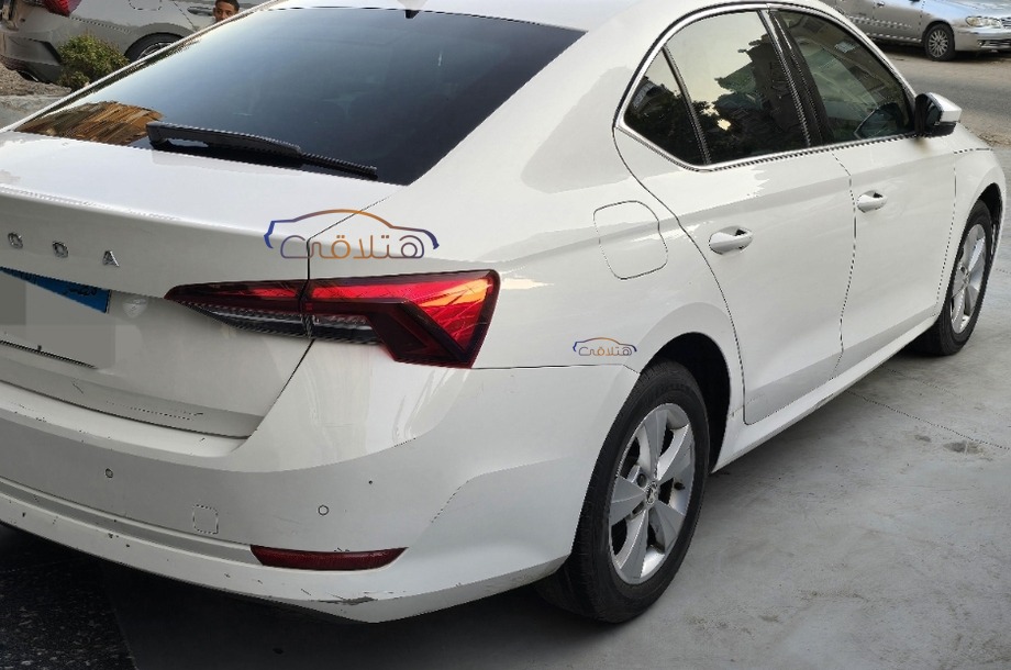 Octavia A8 Skoda أبيض