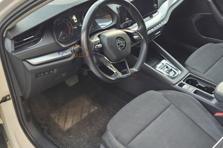 Octavia A8 Skoda أبيض