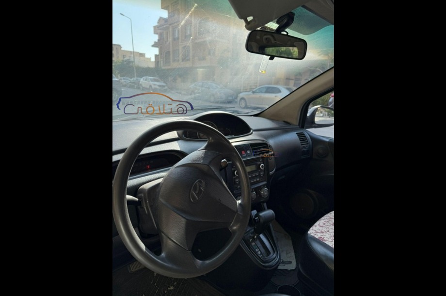 Matrix Hyundai Dark red