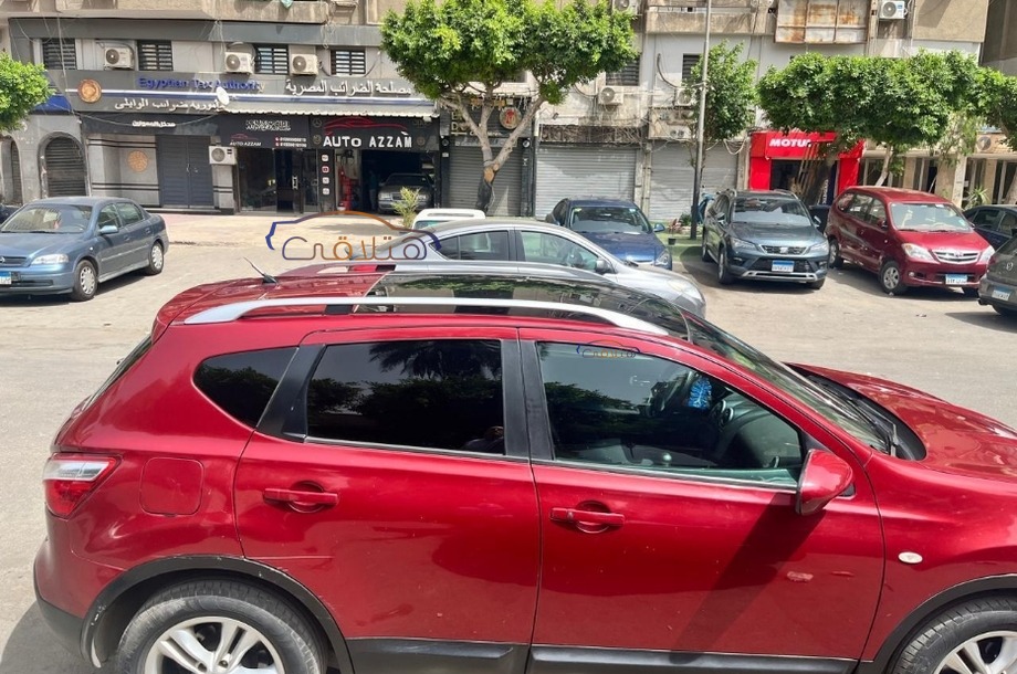 Qashqai Nissan احمر