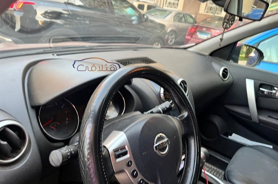 Qashqai Nissan احمر