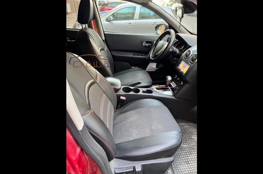 Qashqai Nissan احمر