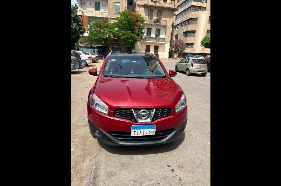 Qashqai Nissan احمر