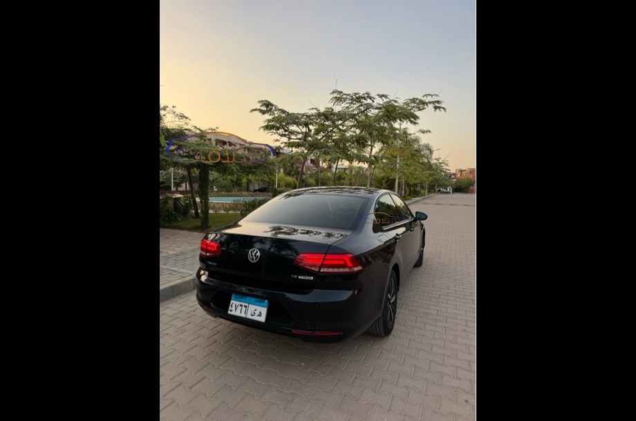 Passat Volkswagen أسود