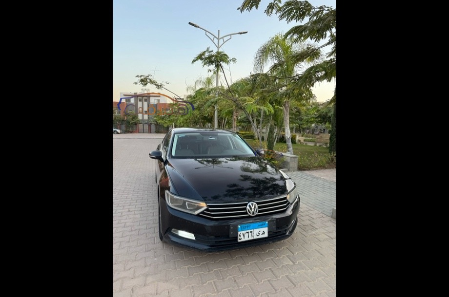 Passat Volkswagen أسود