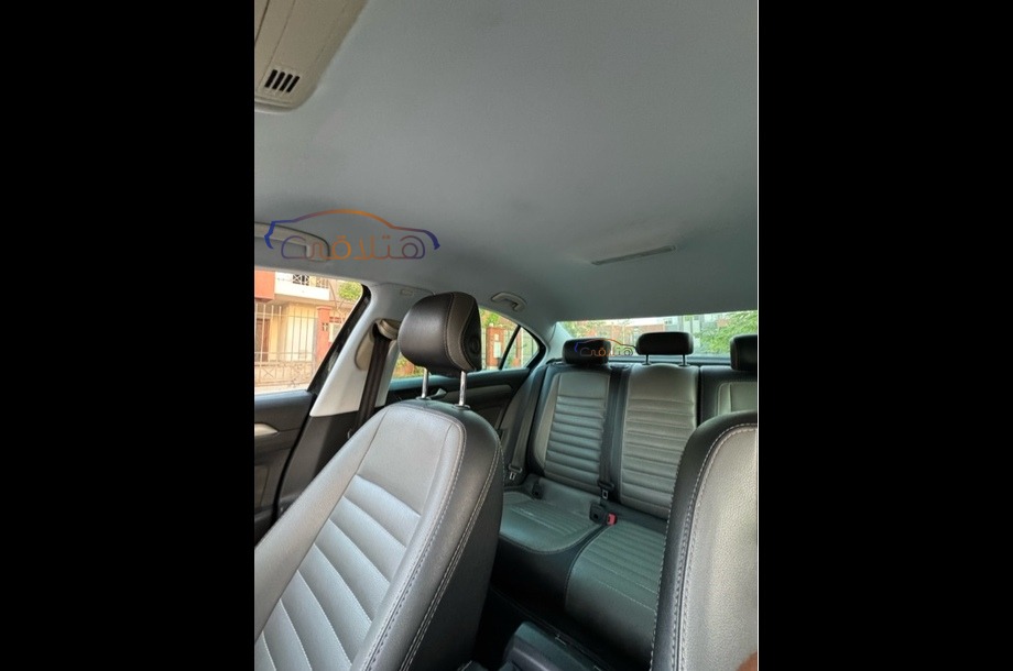 Passat Volkswagen أسود