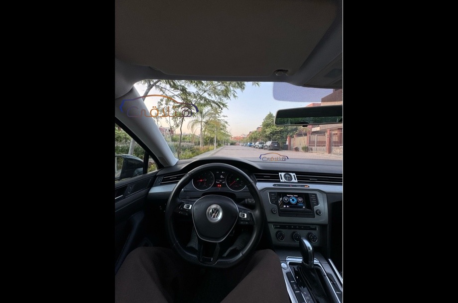 Passat Volkswagen أسود
