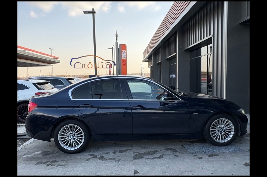 320 BMW Dark blue