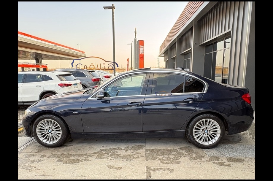 320 BMW Dark blue