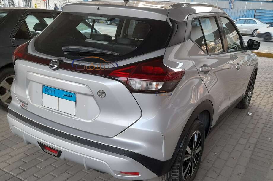 Qashqai Nissan فضي