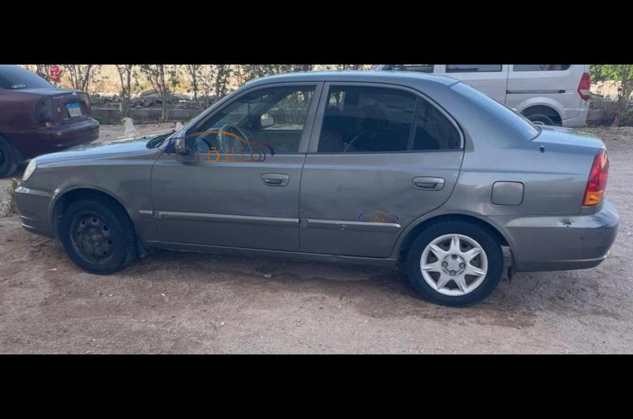 Verna Hyundai رمادي