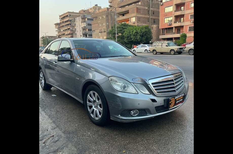 E 250 Mercedes فضي