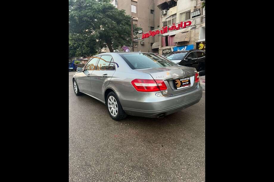 E 250 Mercedes فضي