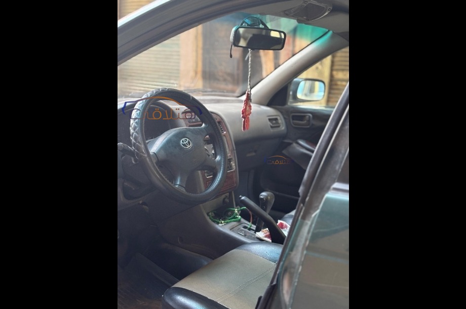 Corona Toyota أخضر