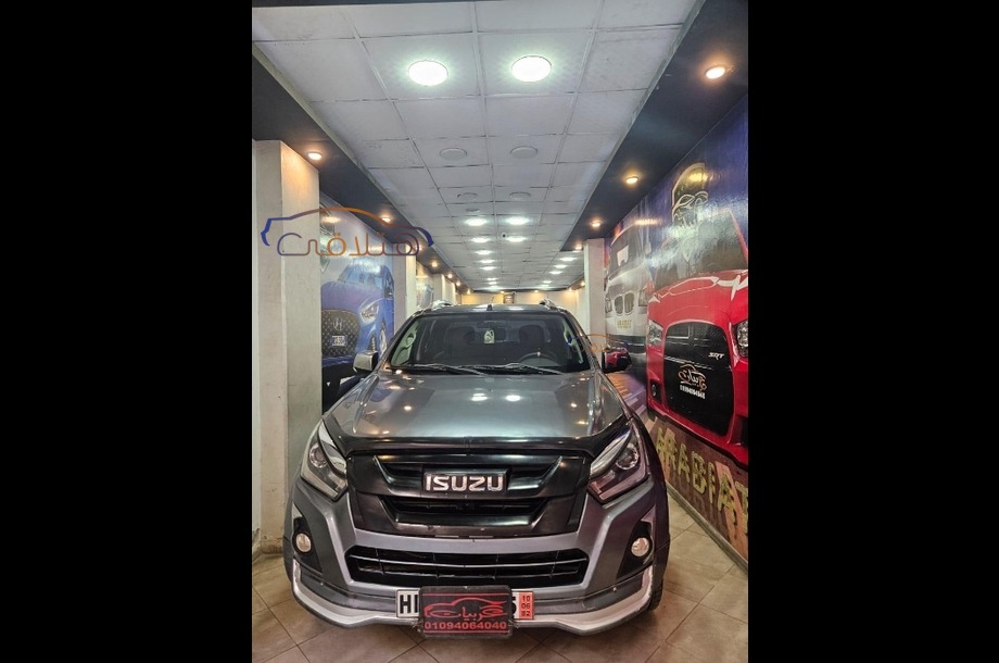 D max Isuzu رمادي
